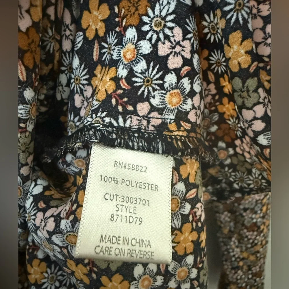 Max Studio Ruffled Peplum Floral Wrap Blouse with Scalloped Collar Medium - Picture 7 of 7